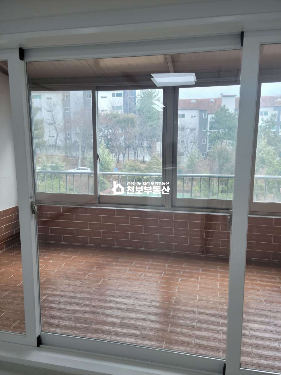 경남 김해시 삼계동 올리모델링 첫입주. 방2화장실1.넓은베란다. 거실에서공원뷰 전세 매물번호 10311 사진 9